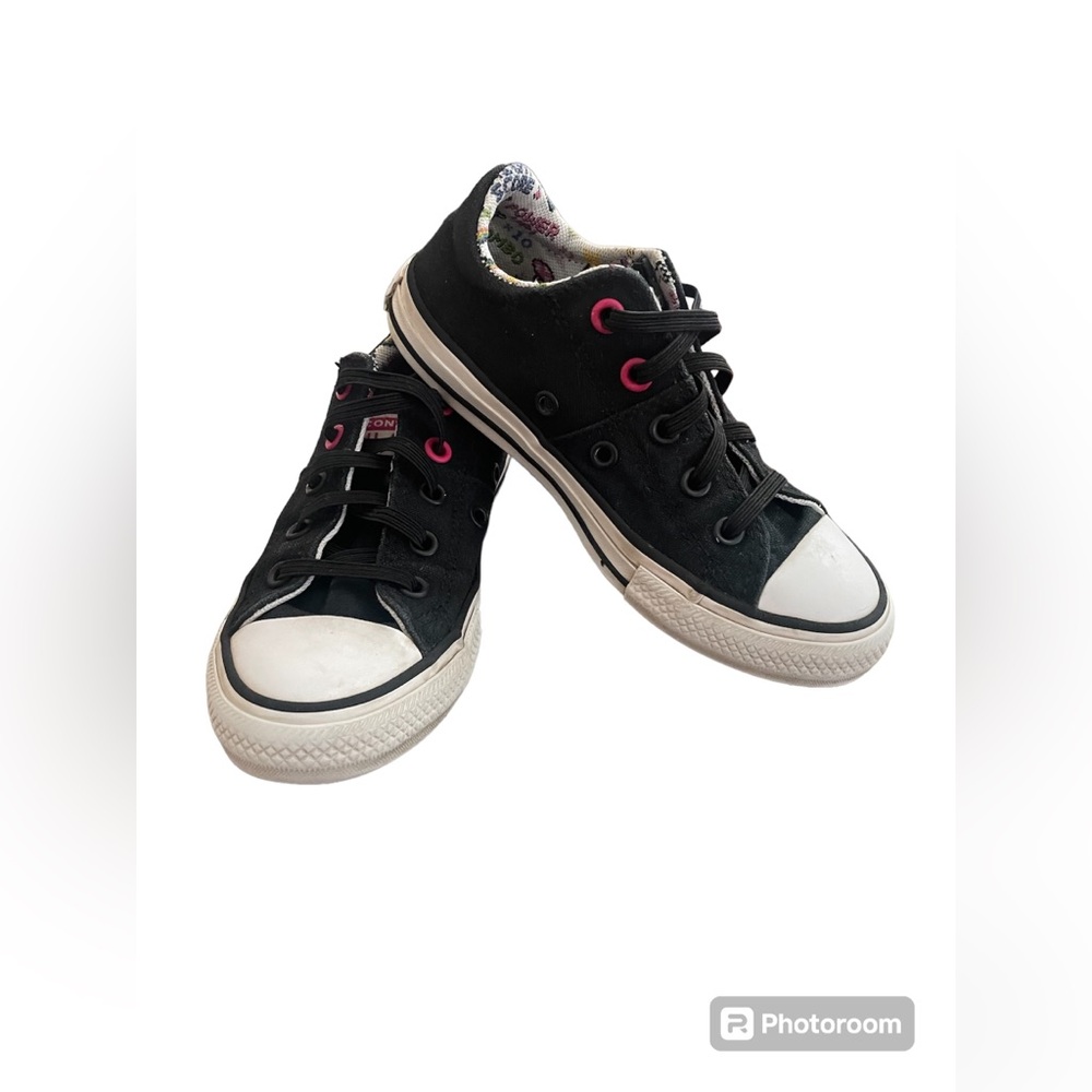 CONVERSE Kids Size 12. OX Print inside.Navy outerExcellent pre-loved condition.